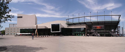 Bregenzer Festspielhaus mit Seebhne als Bestandteil der Bregenzer Festspiele