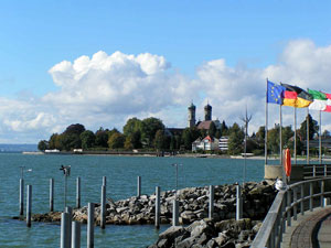 Schlosskirche in Friedrichshafen (Blick von der Promenade)