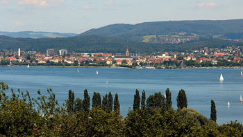 Blick auf Radolfzell von der Halbinsel Hri